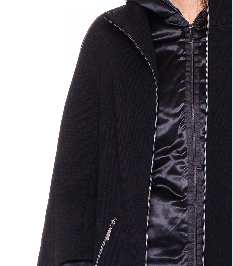 czarna kurtka podwójna marki Vito Vergelis
