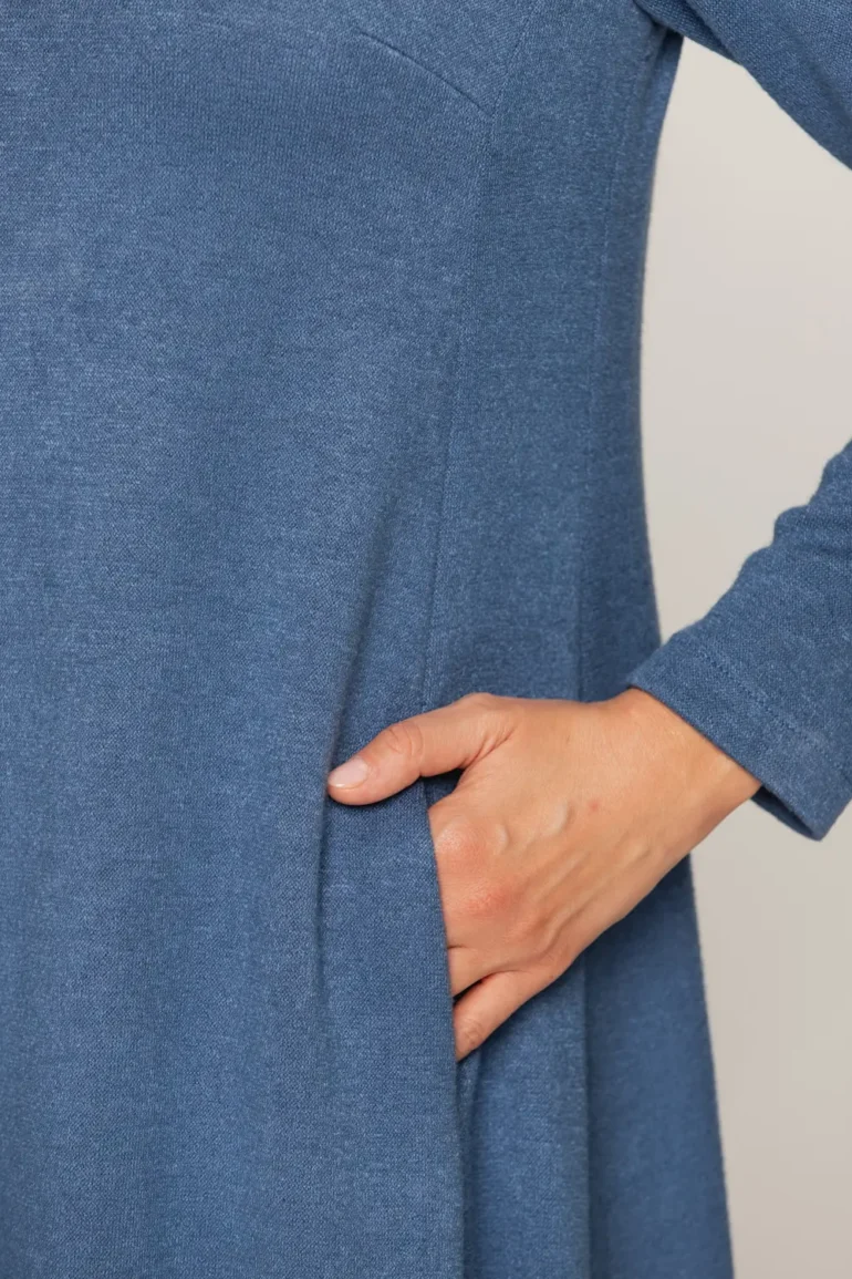 niebieska sukienka sweterkowa polska marka