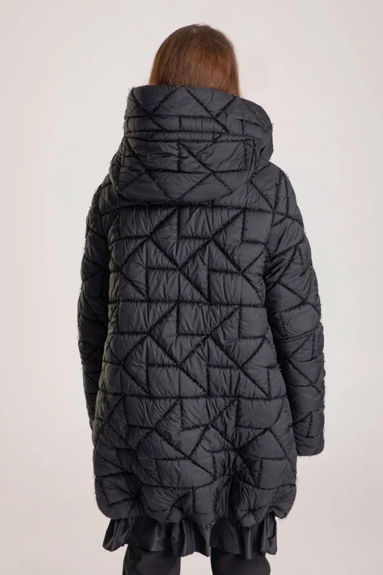 Długa czarna kurtka zimowa czarna haftowana kurtka puchowa fason oversize polskiej marki Vito Vergelis