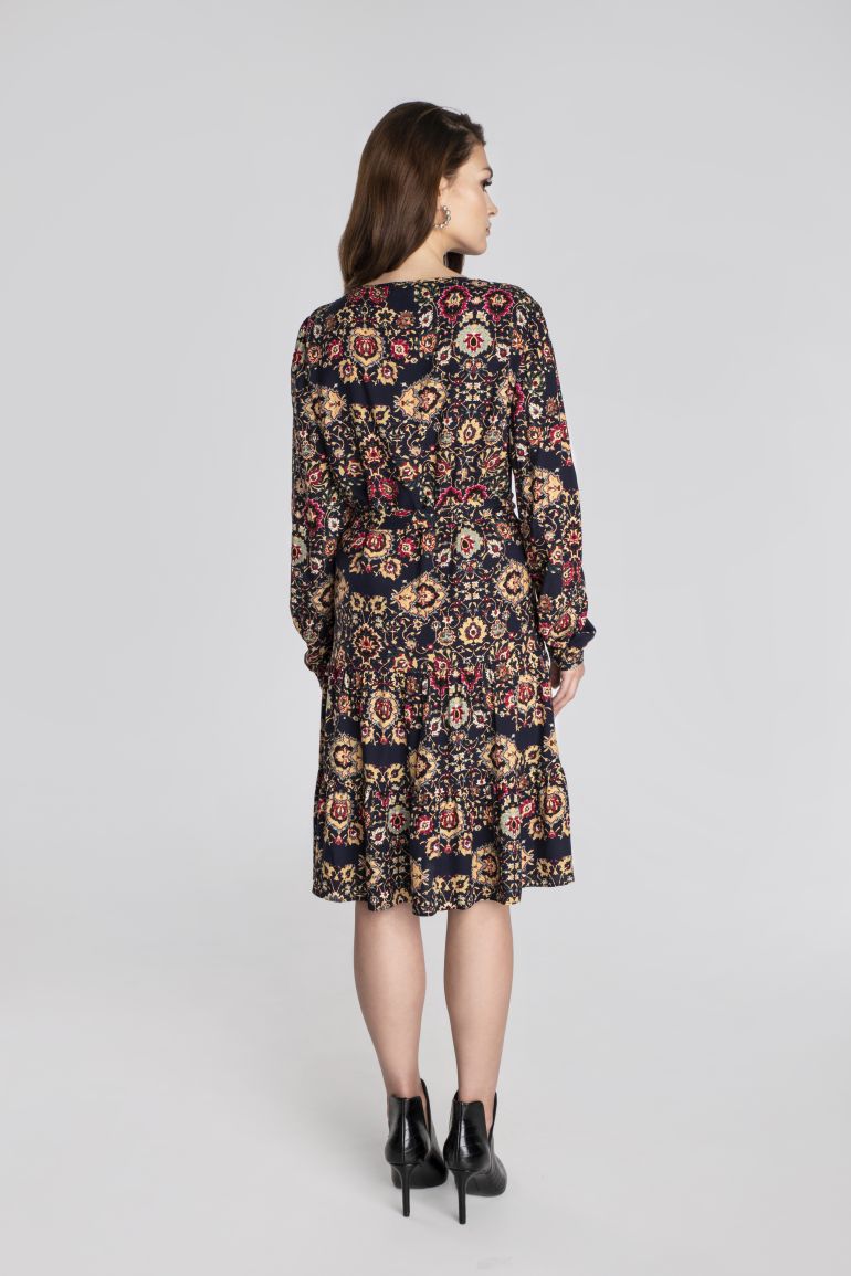 Komfortowa sukienka z wiskozy w nadruk. Sukienka z falbanami marki Vito Vergelis