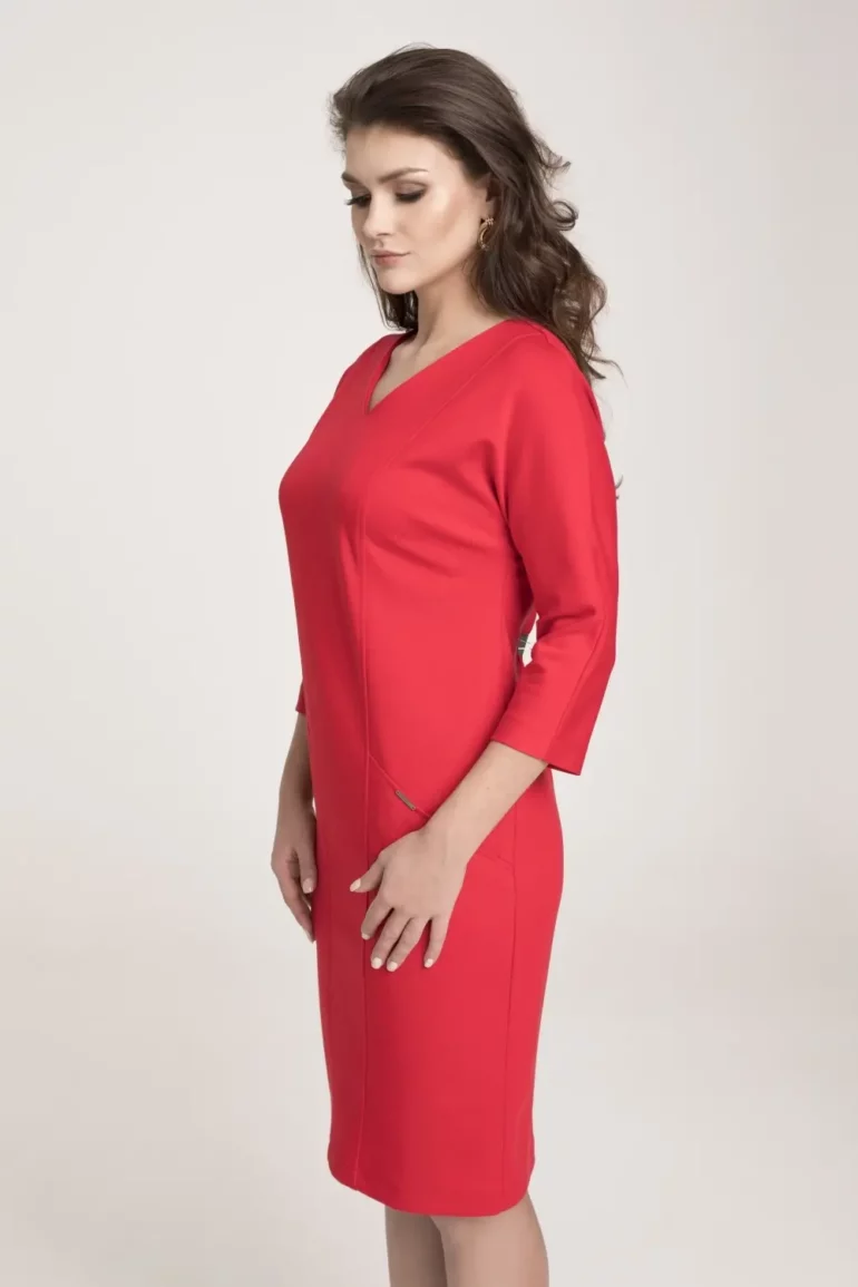 dzianinowa czerwona sukienka z kieszeniami polskiej marki Vito Vergelis