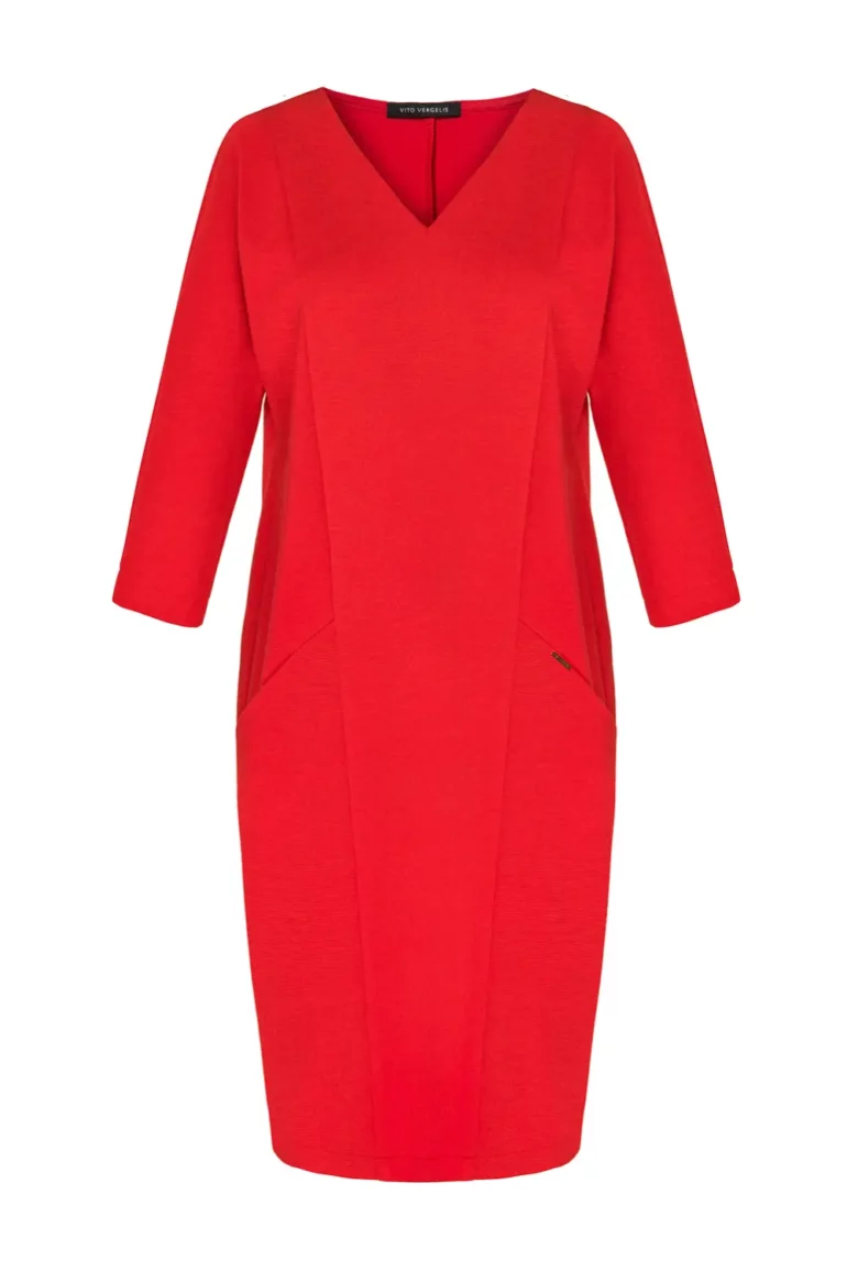 Wygodna, dzianinowa czerwona sukienka z kieszeniami polskiej marki Vito Vergelis