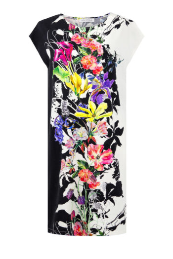Dzianinowa sukienka w kolorowe kwiaty marki Vito Vergelis. Fason oversize na duże rozmiary.