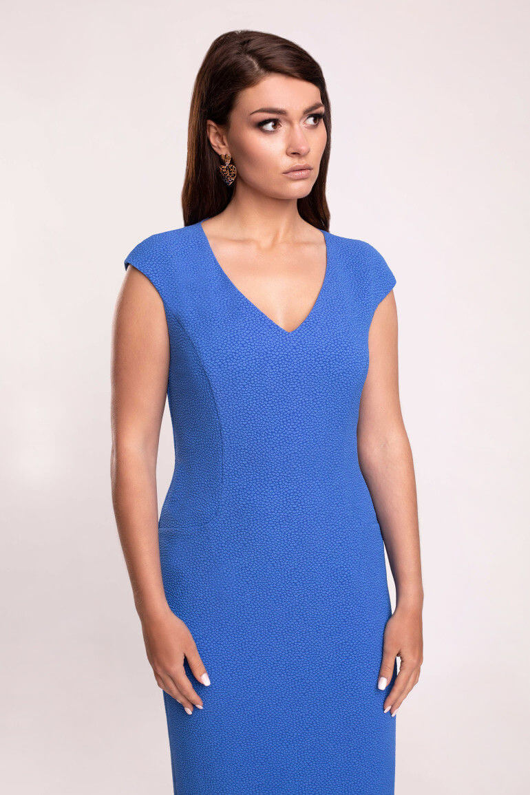 sukienka ołówkowa niebieska bez rękawów polska marka Vito Vergelis