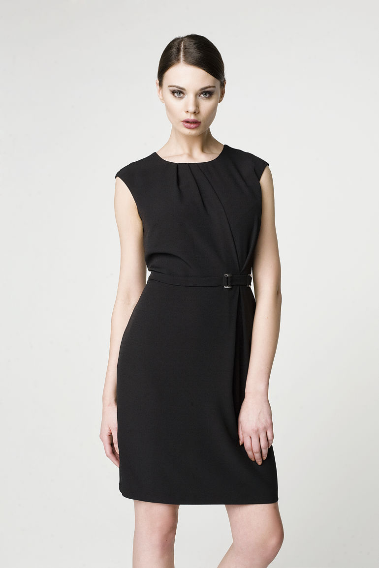 elegancka mała czarna sukienka Vito Vergelis bez rękawków, z klamrą