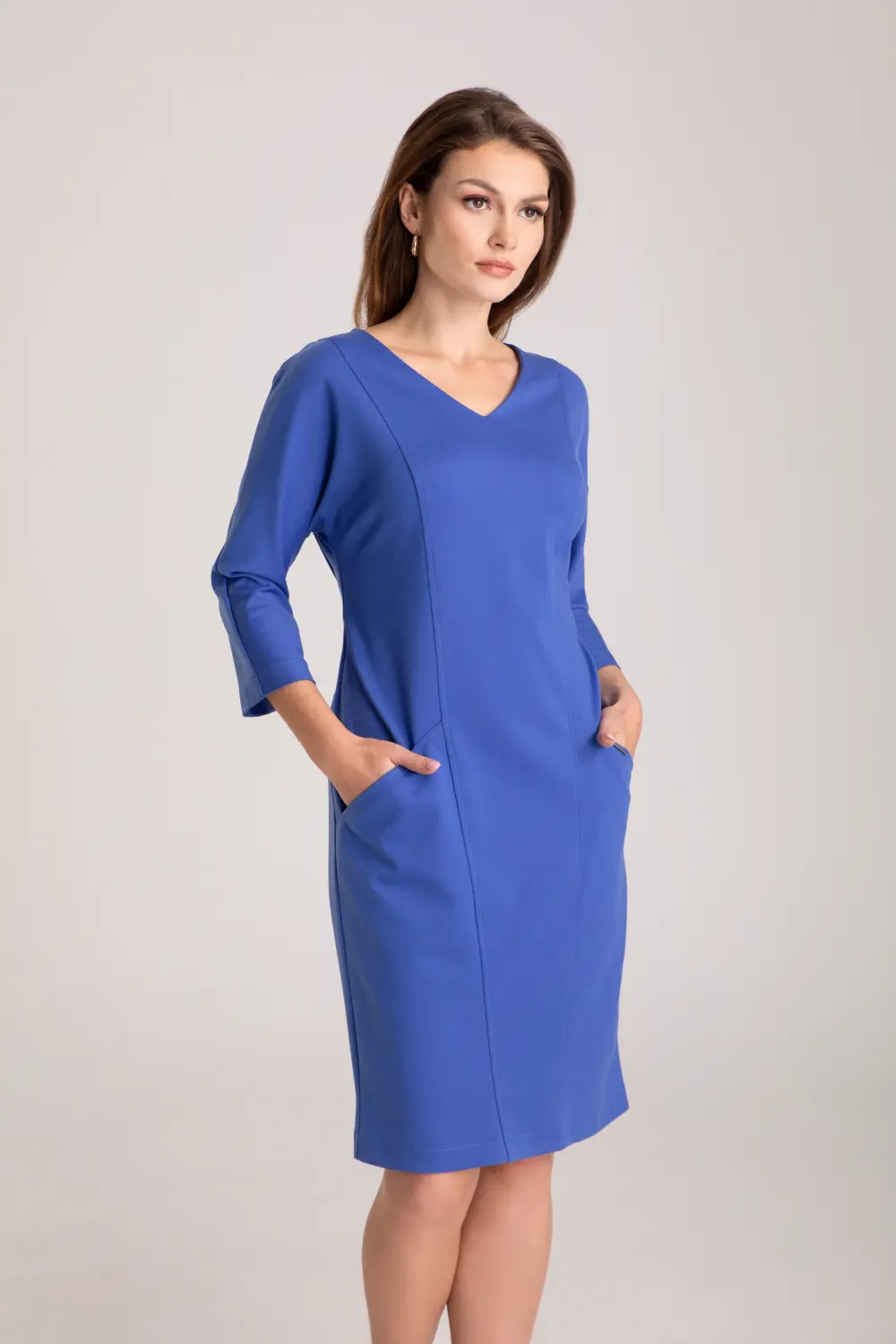 Niebieska dzianinowa sukienka duże rozmiary plus size polska marka Vito Vergelis