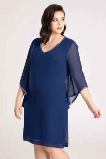 Kolekcja wizytowa. Niebieska sukienka plus size z szyfonu oversize na duże rozmiary marki Vito Vergelis
