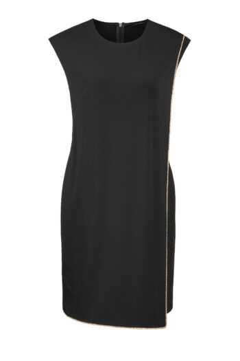 Linia wizytowa. Elegancka mała czarna sukienka wizytowa Vito Vergelis bez rękawów z asymerycznym przodem ozdobionym dekoracyjną taśmą