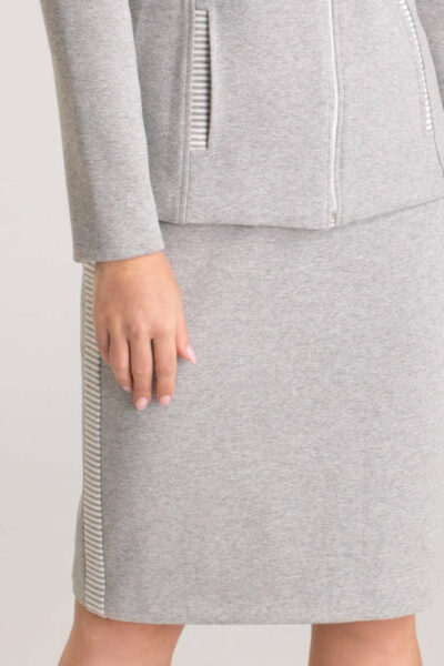 Szara spódnica dzianinowa z lampasem w paski polskiej marki Vito Vergelis