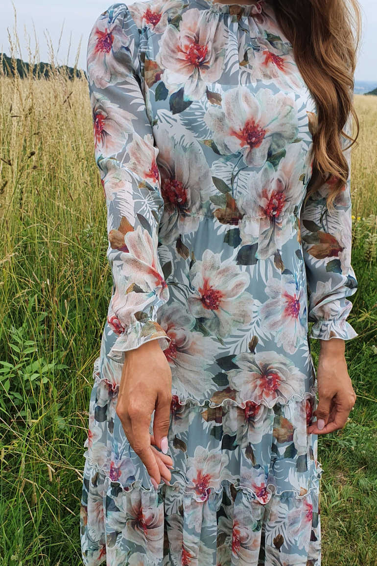 wizytowa sukienka z szyfonu w kwiaty polskiej marki Vito Vergelis