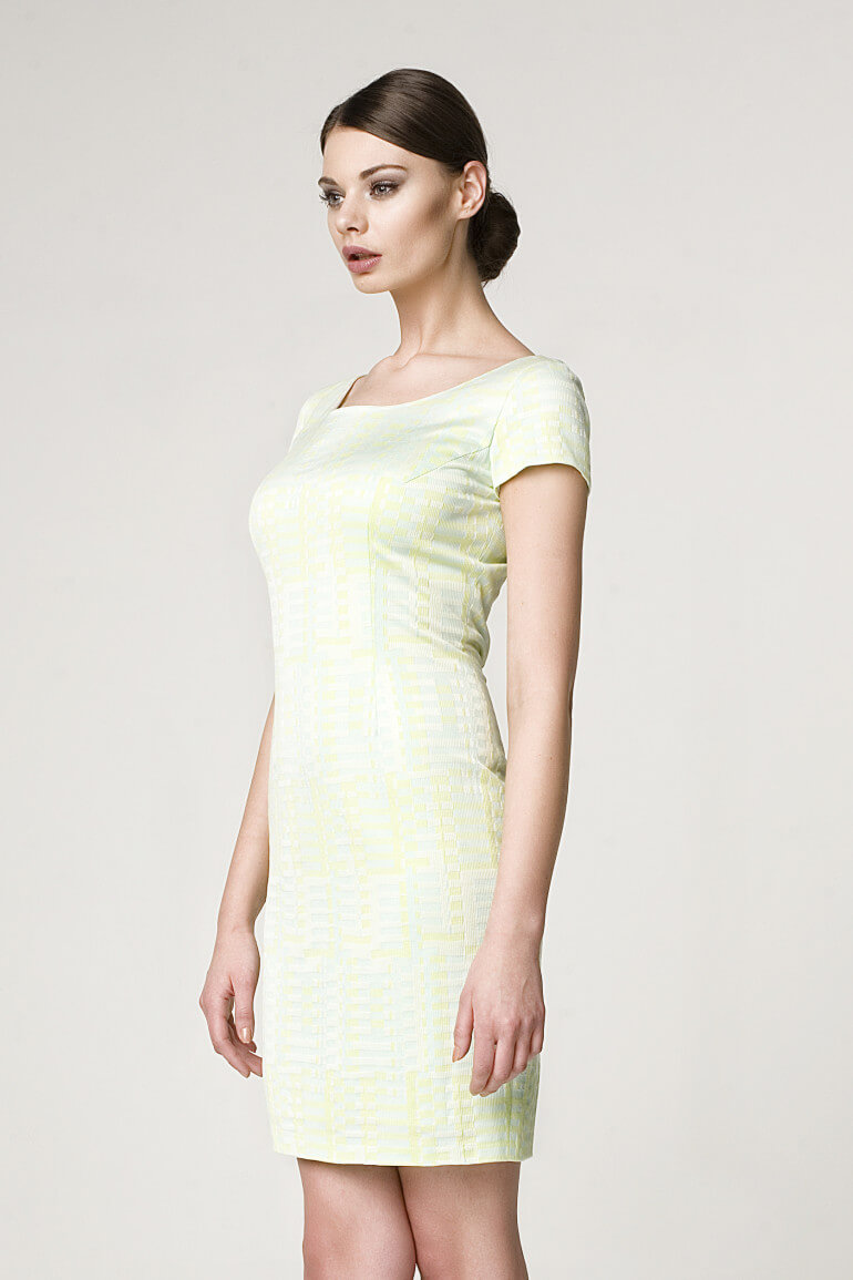 Pastelowa sukienka ołówkowa polska marka Vito Vergelis