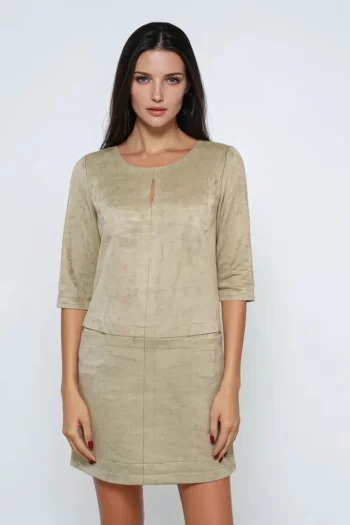 Beżowa sukienka z miękkiego zamszu polska marka Vito Vereglis