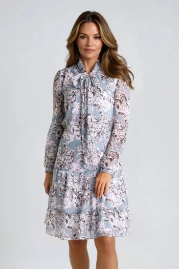 szyfonowa sukienka błękitna w kwiaty z falbaną i kokardą polska marka Vito Vergelis