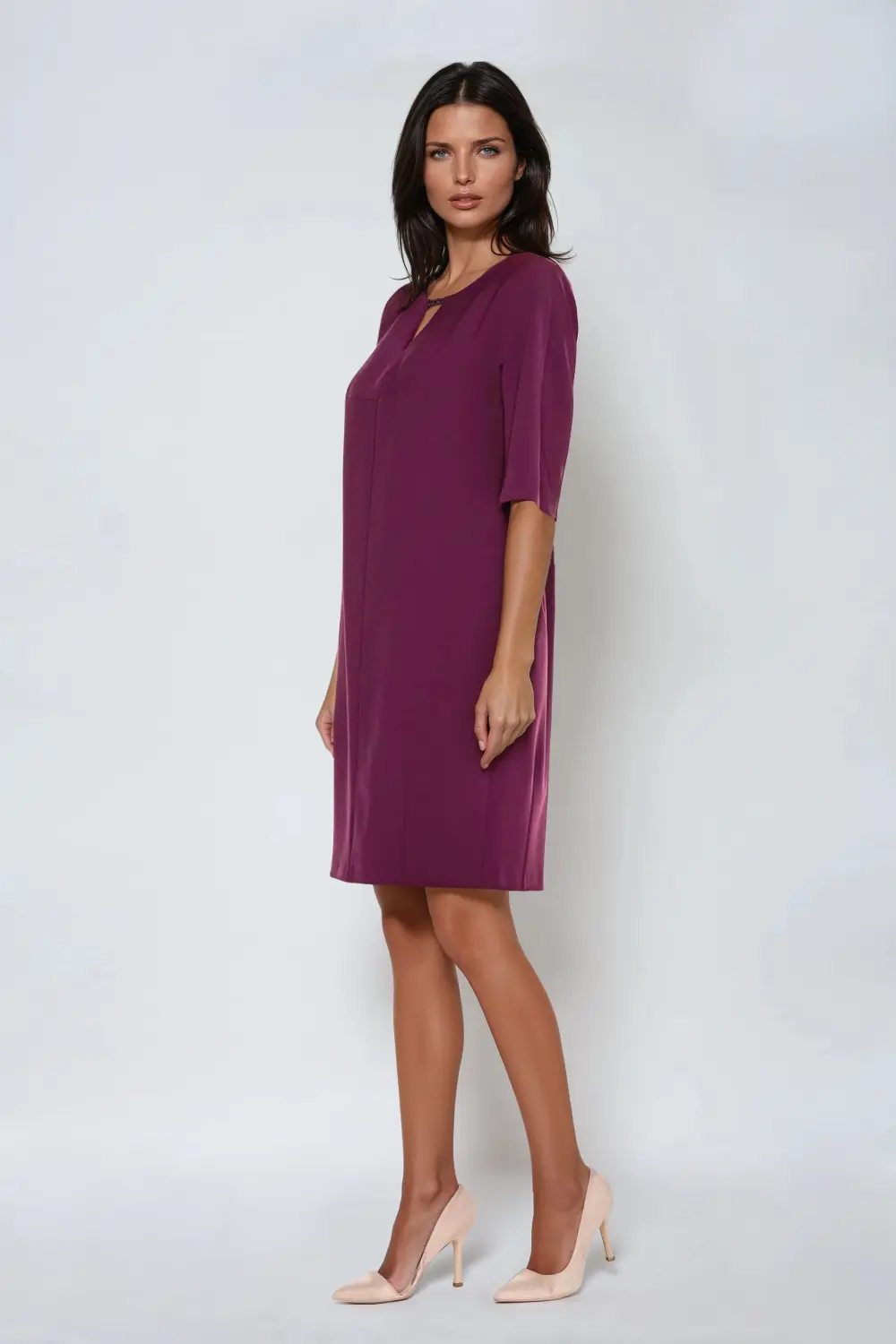 bordowa sukienka z aplikacja Vito Vergelis 6560 (3)