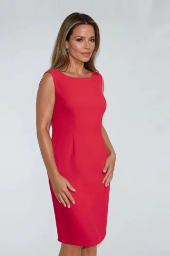 czerwona sukienka ołówkowa bez rękawów polska marka Vito Vergelis