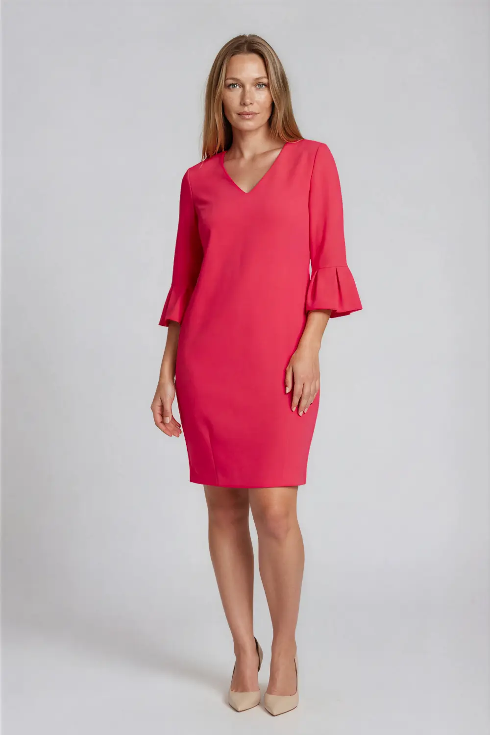 czerwona sukienka z rozkloszowanym ozdobnym rekawem Vito Vergelis 7030 (1) Malinowa sukienka z ozdobnym mankietem wizytowa polska marka Vito Vergelis