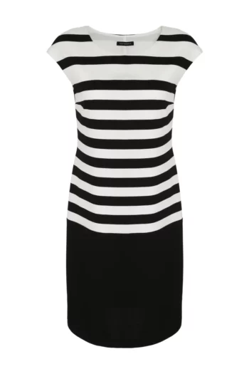 Czarno-biała sukienka w paski z grubej dzianiny polskiej marki Vito Vergelis