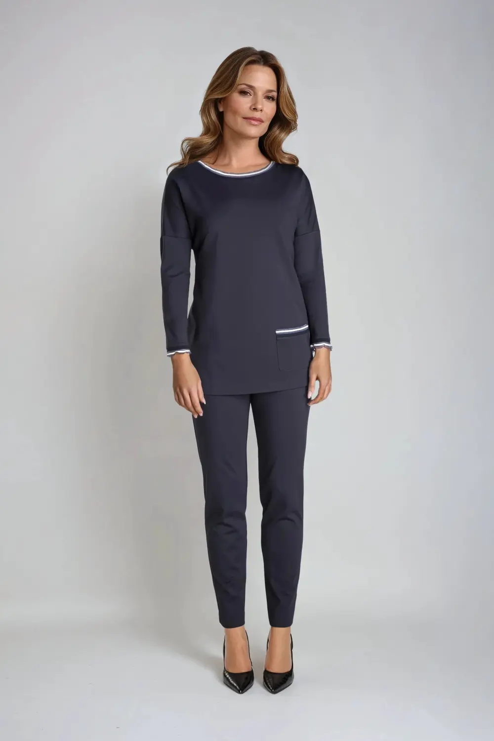 granatowa tunika dzianinowa Vito Vergelis 9536 (1) dzianinowa tunika damska granatowa z taśmami i kieszonką Vito Vergelis