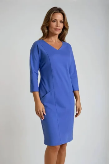 Niebieska dzianinowa sukienka z rękawem 3/4, dekolt w szpic, kieszenie polska marka Vito Vergelis