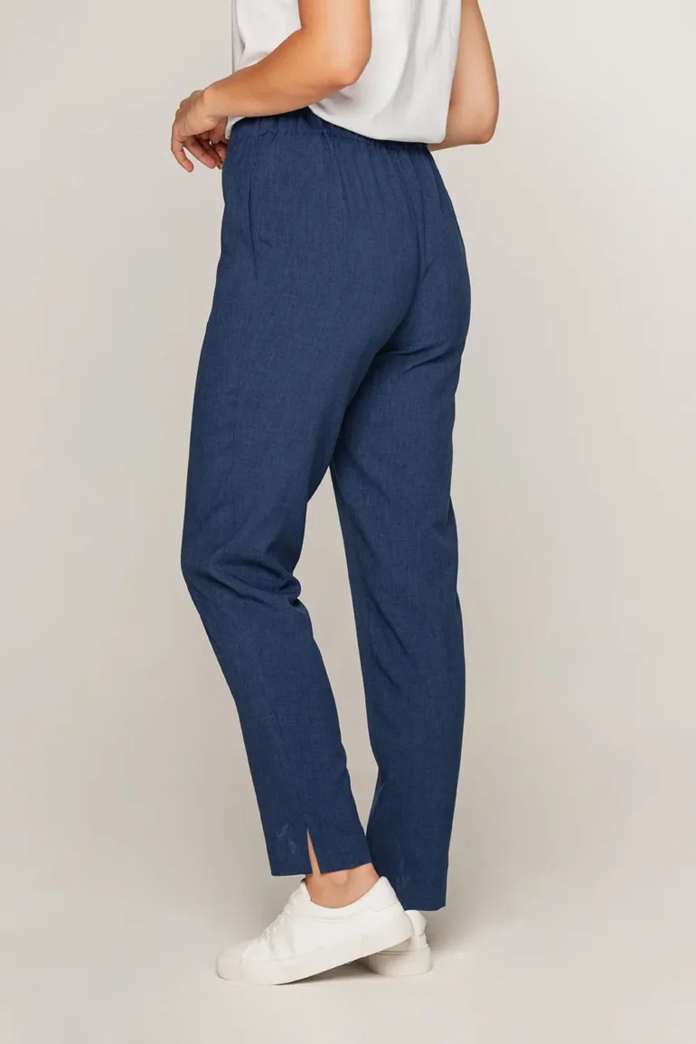 Niebieskie spodnie damskie na gumie prosta nogawka polska marka Vito Vergelis