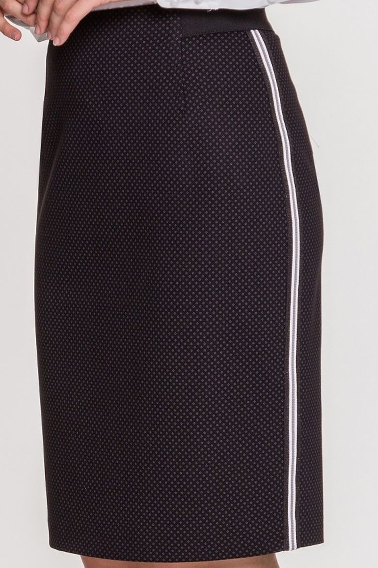 czarna spódnica z dzianiny w romby z lampasami polskiej marki odzieżowej Vito Vergelis