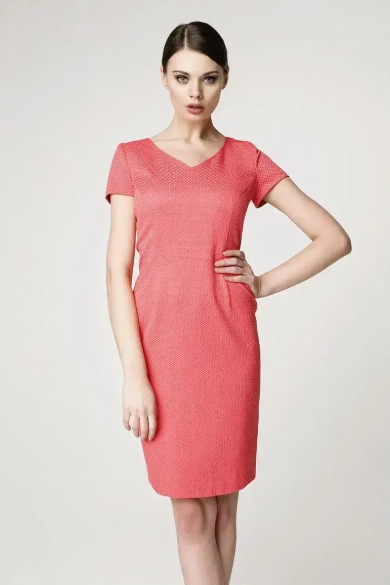 Czerwona klasyczna sukienka z rękawkiem sukienka ołókowkowa polska marka Vito Vergelis