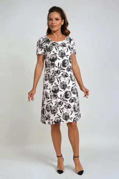 Elegancka, biała sukienka w czarne kwiaty z błyszczącej wiskozy. Sukienka marki Vito Vergelis