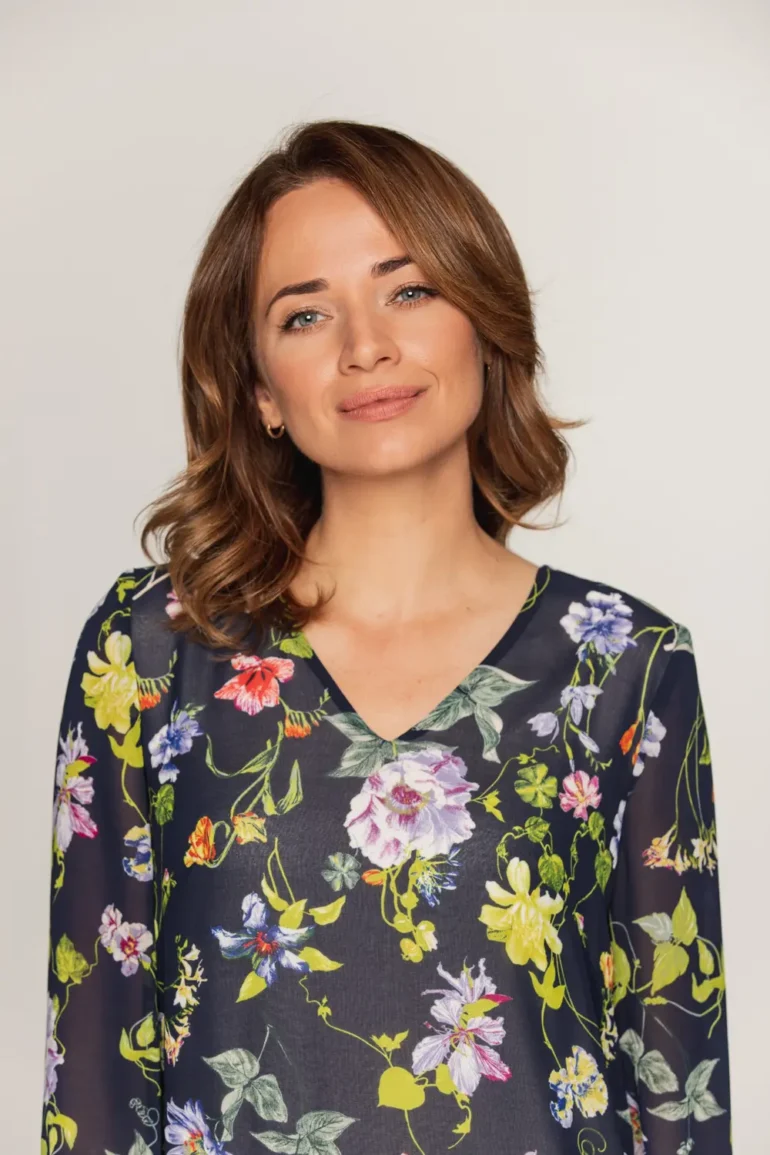 sukienka w kwiaty z szyfonu polska marka