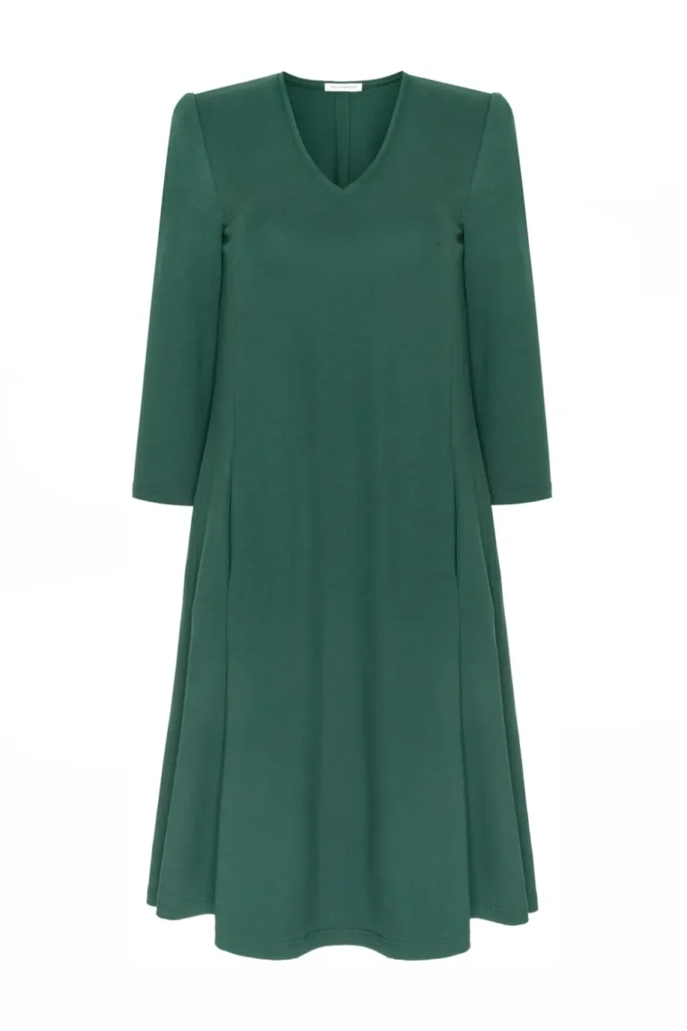 trapezowa sukienka zielona dzianinowa oversize polska marka Vito Vergelis tuszująca sukienka plus size