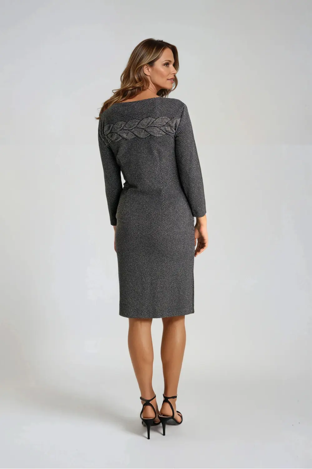 wizytowa sukienka zlota dzianinowa azurowa Vito Vergelis 8209 (3) dzianinowa sukienka z ażurowym wzorem polska marka Vito Vergelis