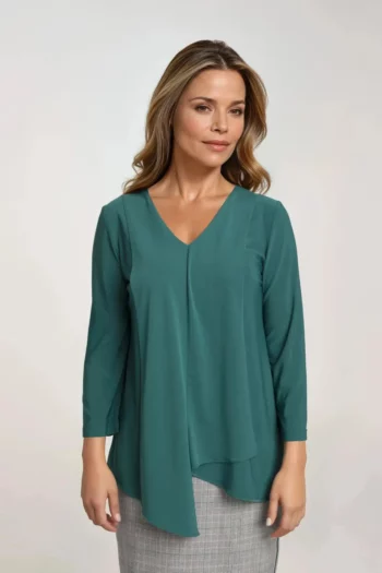 zielona bluzka z kontrafałdą ukrywającą brzuch marki Vito Vergelis