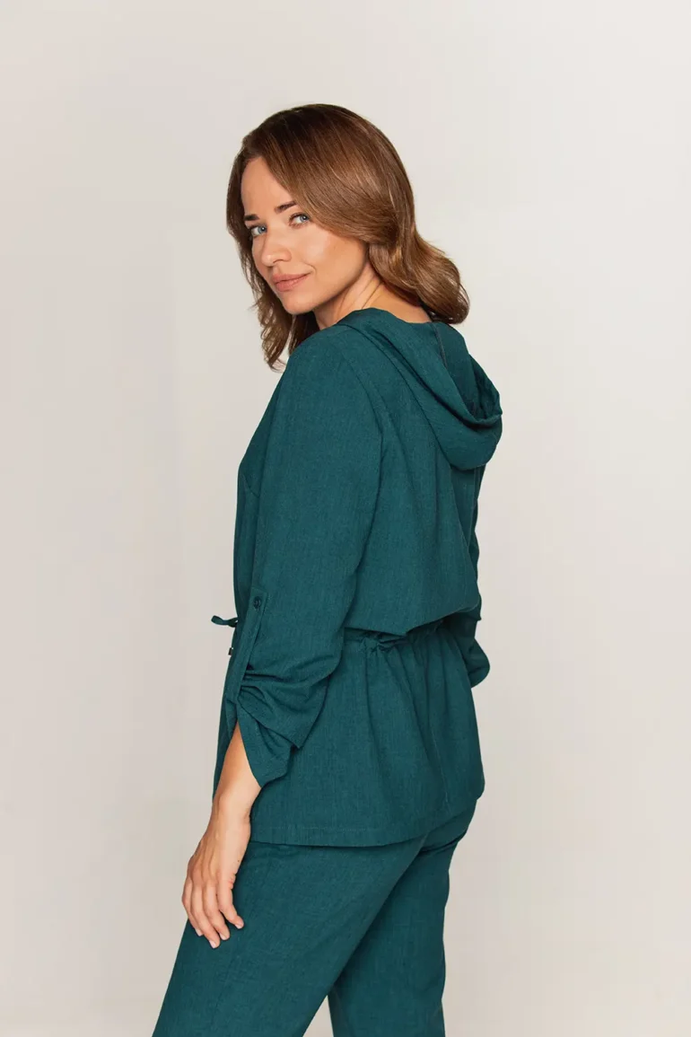 zielona bluza z kapturem tkaninowa ze ściąganiem w talii polska marka